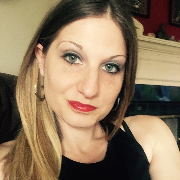 Meet your Posher, Monica - Picture 1 of 1